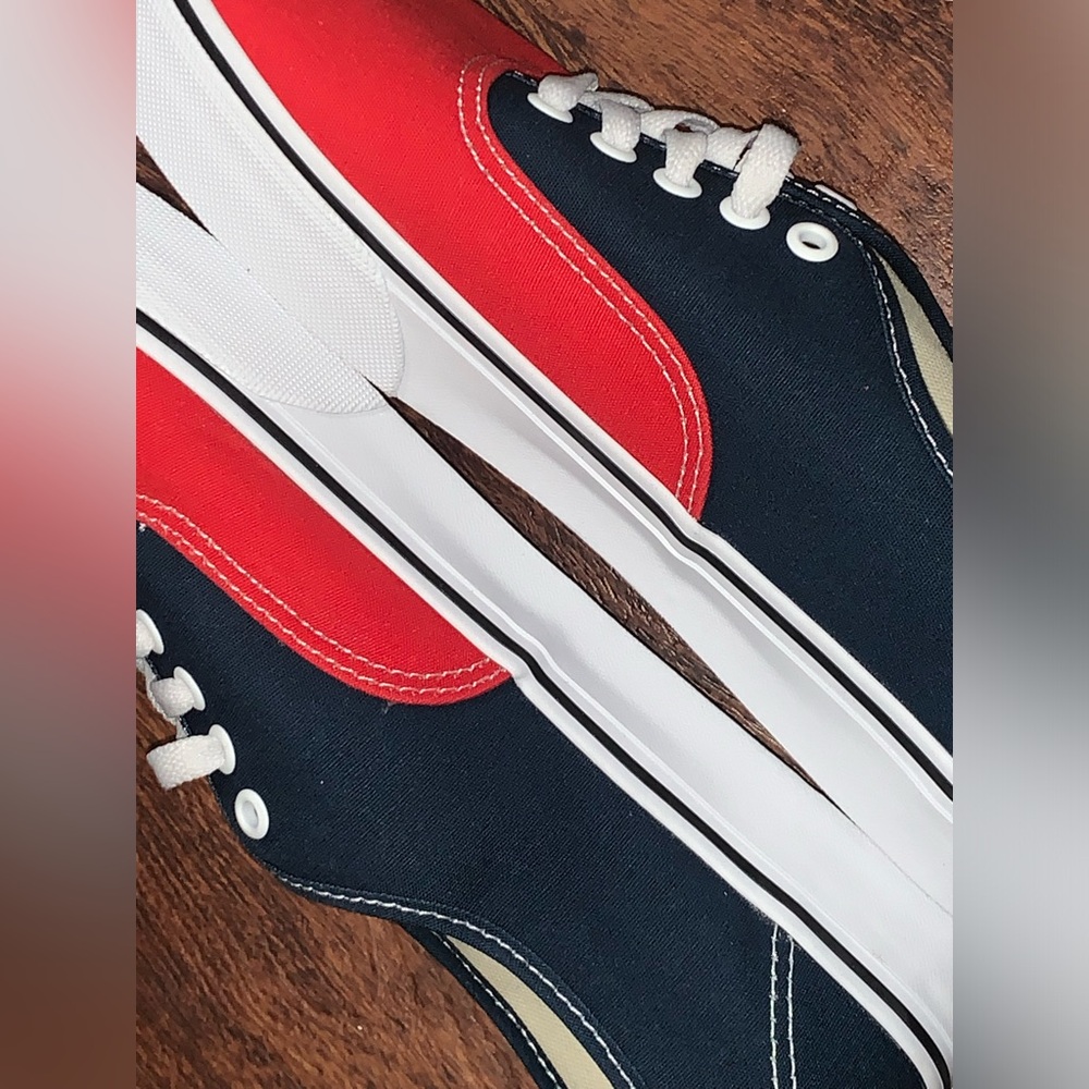 Vans - Picture 10 of 13